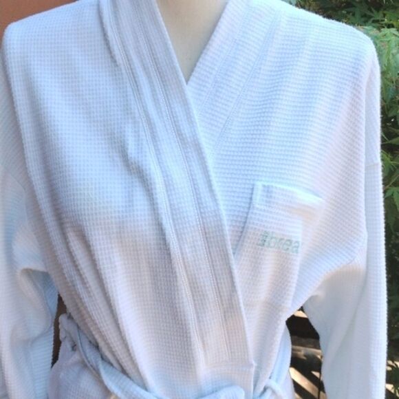 Vanity Fair and Elizabeth Arden Robe and Slippers Spa Bundle - Picture 2 of 11